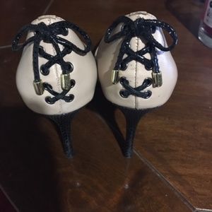 Levity Tan Black Pointed Heels